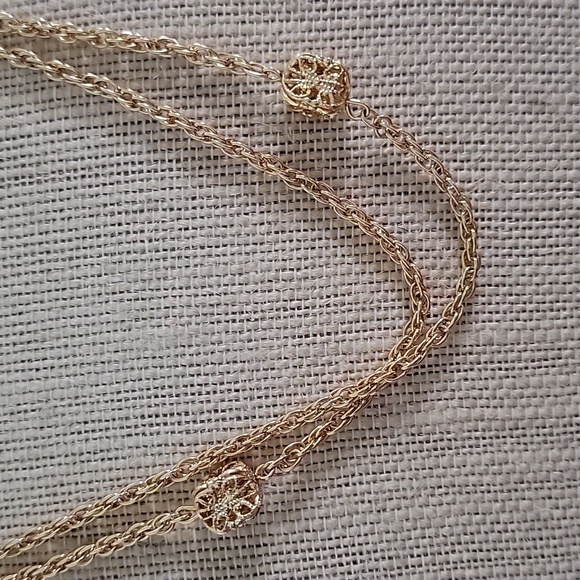 Long gold chain necklace with box details - Picture 2 of 6